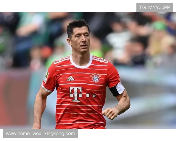 莱万接地面传球后顺势抽射,拜仁不断刷新火力点